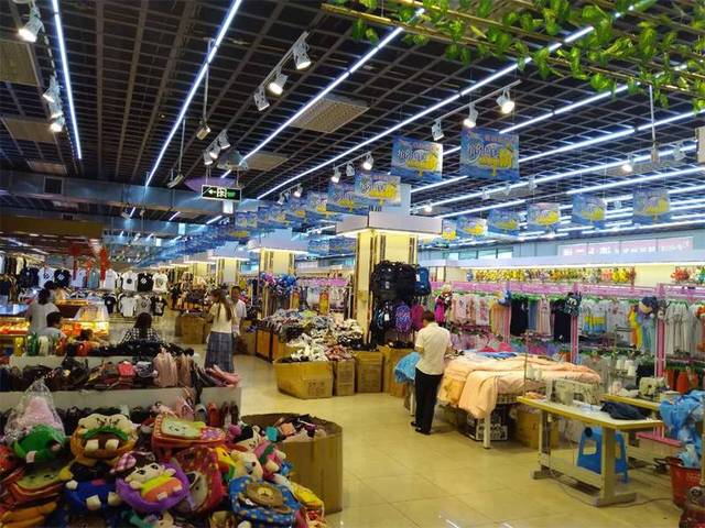 八鋼首家服裝批發城迎父親節，男士進店有禮驚喜不斷